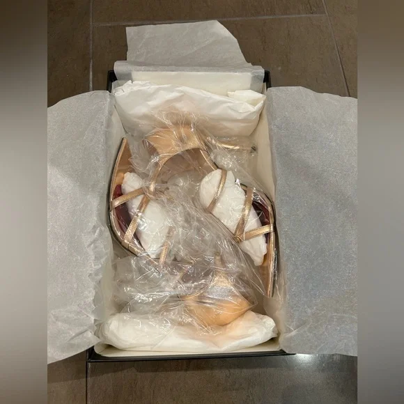 Authentic Gucci Pointed Toe Heels - Picture 3 of 9